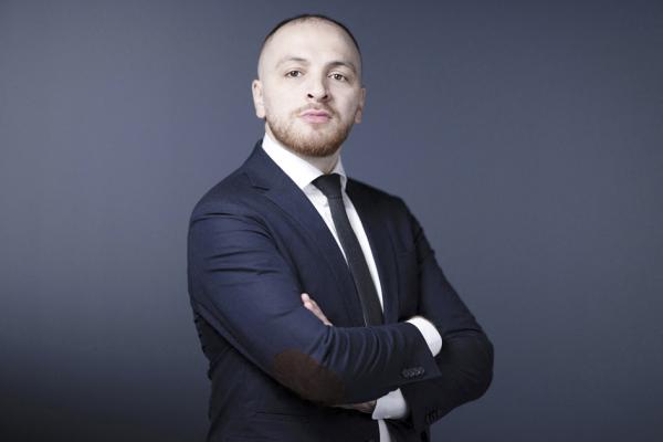 前法国警察瓦莱宣布加入法国极右政党国民联盟(Rassemblement National)竞选欧盟议员的候选人名单。(JOEL SAGET/AFP via Getty Images)