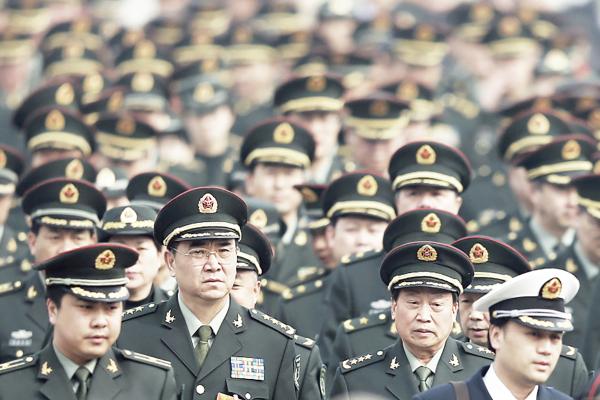 两会上的军方代表(Getty Images)