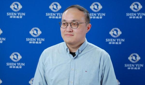 新移民、中国民主党加拿大委员会党员姜殿君于2024年4月11日晚在加拿大安省汉密尔顿第一安大略音乐厅观赏了神韵演出。(图片来源:翻拍)