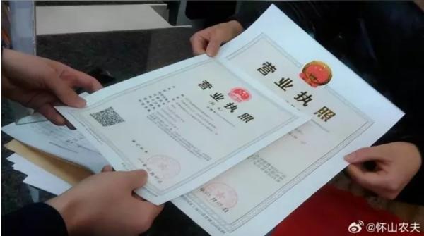 近日曝出山西省大同市为营造经济活跃假象,村书记拉人去开假公司充数,村民一周开3家豆腐店。(图片来源:网络图片)