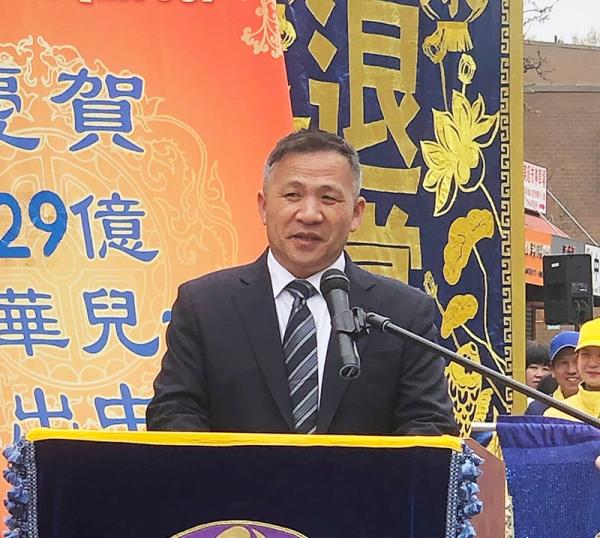 原国企干部蔡远行在集会上发言。(摄影/看中国/Ryan)