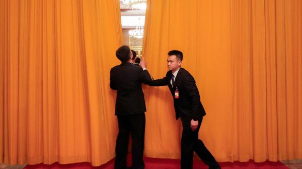 2024年4月26日,北京人民大会堂 (图片来源: MARK SCHIEFELBEIN/POOL/AFP via Getty Images)