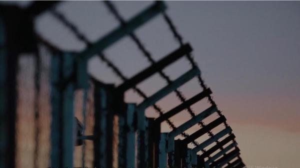 监狱铁网 (图片来源:视频截图)