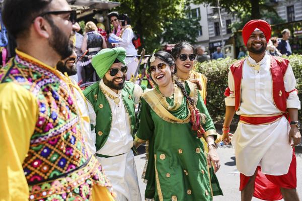2023年5月28日,印度移民参加在柏林举行的年度文化嘉年华游行。(Omer Messinger/Getty Images)