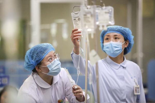 江苏一家医院的护士(STR/AFP via Getty Images)