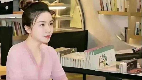 扬州美女官员戴璐 (图片来源:网络图片)