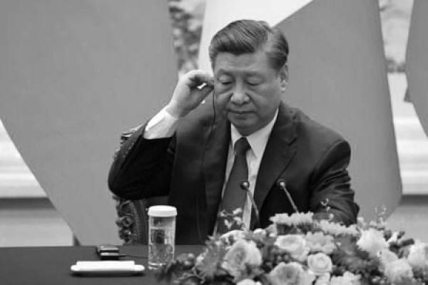 2023年4月6日,中国国家主席习近平在北京出席与法国总统埃马纽埃尔・马克龙(未图示)的联合新闻发布会。