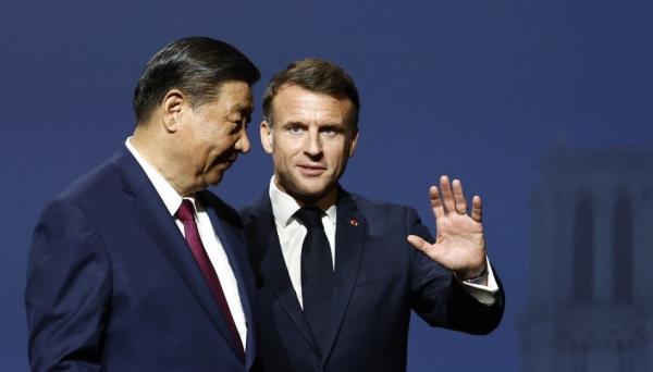 2024年5月6日在巴黎马里尼剧院举行的法中商务理事会第六次会议时挥手致意。(图片来源:翻拍)