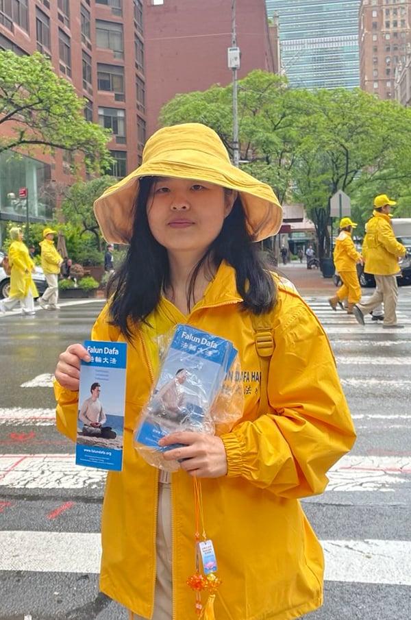 法轮功学员Ariel (摄影: Rebecca/看中国)