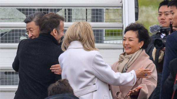 2024年5月6日,习近平携夫人彭丽媛出访法国,受到法国总理马克龙夫妇接待。(图片来源:Getty Images)