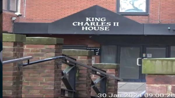 邝姓女子在伦敦的居所。(起诉书截图)