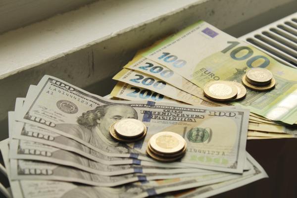 美元与欧元(123RF)