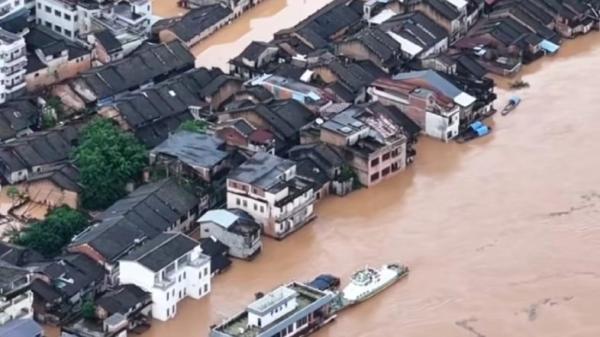 广东梅州松口古镇6月17日水淹情况。(图片来源:网路截图)
