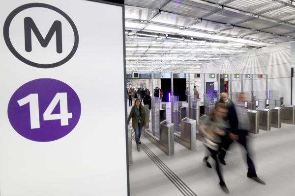 巴黎14号地铁延长线开通,可直接通往奥利机场。(EMMANUEL DUNAND/AFP via Getty Images)