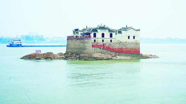 雄踞江心的龙蟠寺(HUANGCHENHAI/Wiki/CC BY-SA 4.0