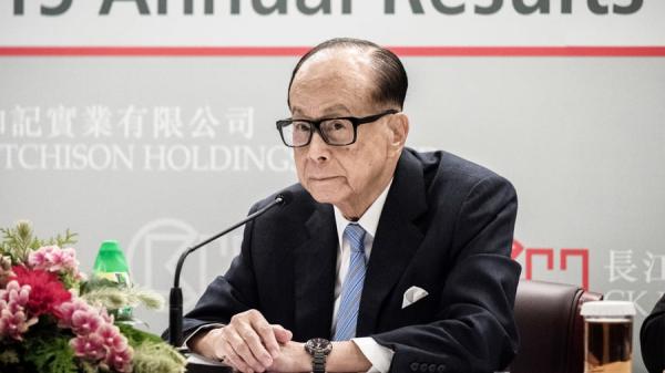 “ 李嘉诚5折卖房 ” 登上微博热搜。(图片来源:Getty Images)