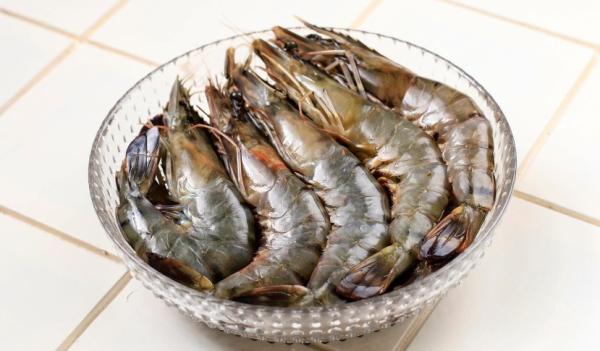 你以为你在超市买到的真的是鲜虾?