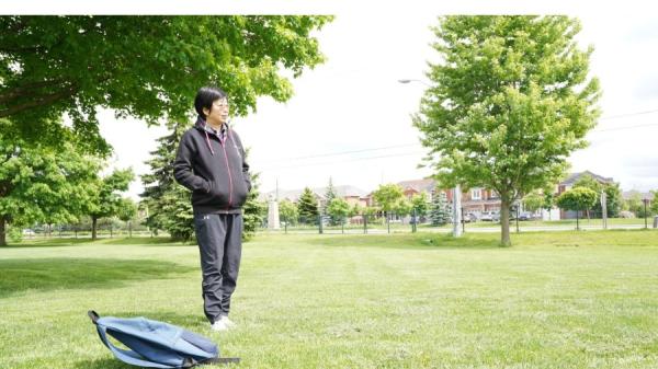 旅居加拿大的前军官江林 (看中国张小非摄)