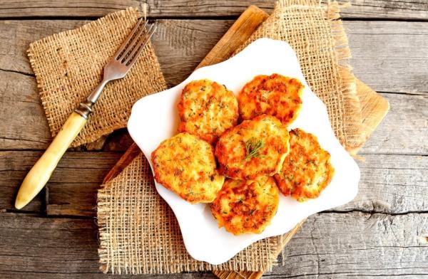 鲑鱼营养丰富,加入土豆泥,用油煎后,增添鲜美滋味和饱足感。(以上图片来源:翻拍)