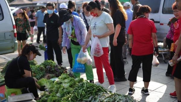 2023年7月10日,辽宁沈阳市的一个露天菜市场。(图片来源:Getty Images)