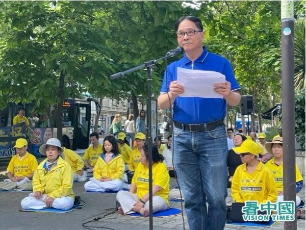 法国法轮大法协会会长唐汉龙在当日活动上发言。(图片来源:金美善/看中国)