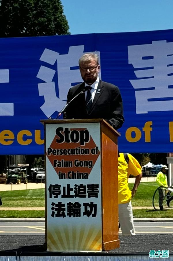 全球人权和宗教自由和平奖得主、“北韩人权委员会”执行主任及国际北韩研究理事会”主席格雷格‧斯卡拉托尤(Greg Scarlatoiu)(看中国摄影:柳笛)