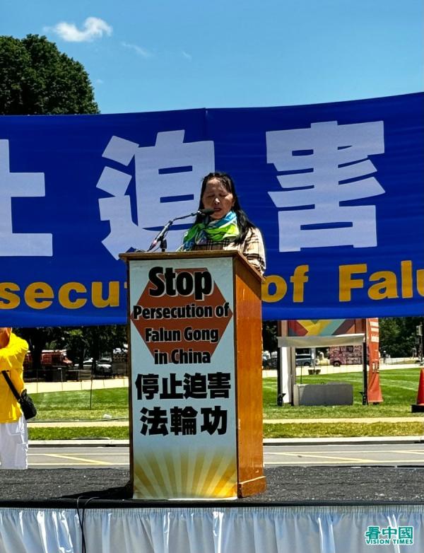 全球退党服务中心主席易中原 (看中国摄影:柳笛)