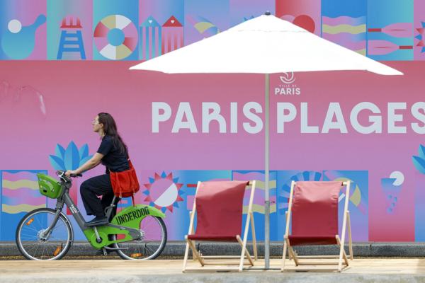 圣马丁运河畔的巴黎沙滩(GEO-FFROY VAN DER HASSELT/AFP via Getty Images)