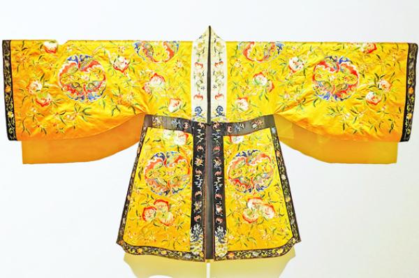 清乾隆时期苏州皇家丝绸厂制作的道袍 (DADEROT / WIKI / CC BY-SA 3.0)