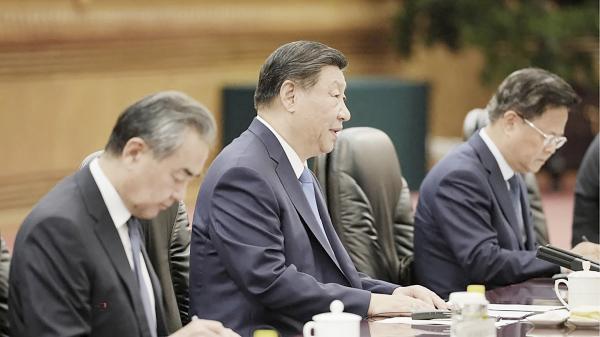 中南海政变传言四起,习近平(中)核心地位遭质疑。(VINCENT THIAN/POOL/AFP via Getty Images)