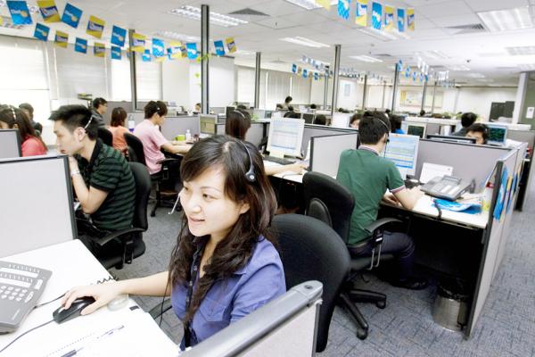 2010年5月26日,广州花旗集团资料处理中心,员工在工作。(Lucas Schifres /Getty Image)