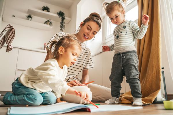 法国保姆费上涨,家长可申请多种补助(123RF)