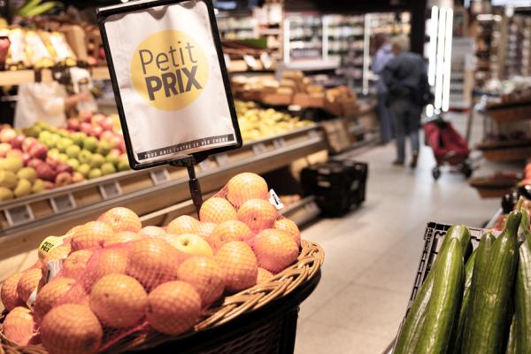 位于巴黎西南Issy-les-Moulineaux的一家超市(JOEL SAGET/AFP via Getty Images)