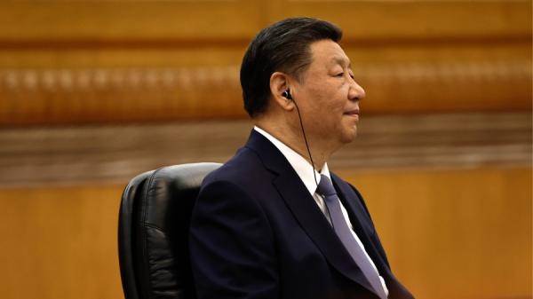 图为2024年5月6日,中国国家主席习近平在巴黎爱丽舍总统府出席为期两天的国事访问。