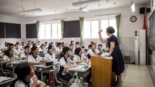 学生们正在听老师讲课。(图片来源:Getty Images)