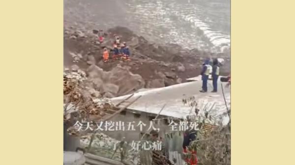 辽宁葫芦岛建昌县洪灾现场挖出了100多具尸体,场面令人心酸。(图片来源:视频截图)