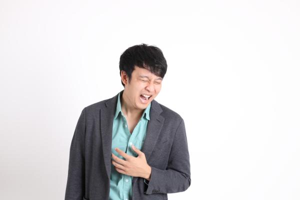 因大笑心脏病发作的人(123RF)