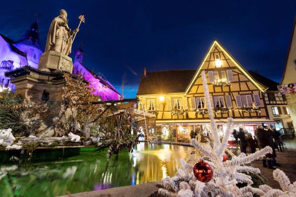 法国最美小镇埃吉赛姆的圣诞节。(PATRICK HERTZOG/AFP via Getty Images)
