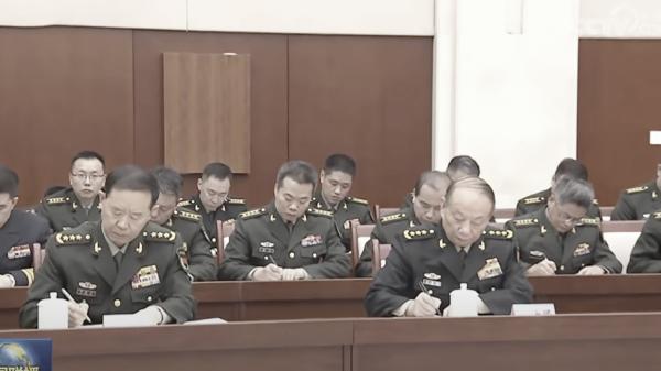 大清洗之下,军中传出持枪对抗审查事件。