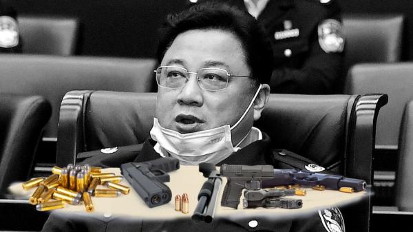 公安部副部长孙力军“就像个小军火库,随时可以装备一个排的兵力”(图片来源:网络截图)