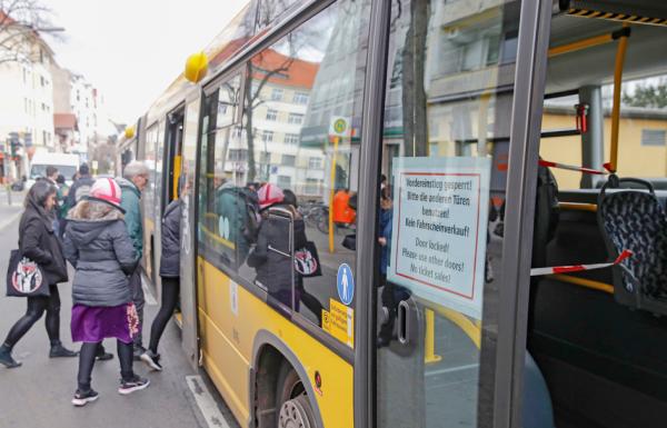 公交汽车司机中近44%为婴儿潮一代人。(ODD ANDERSEN/AFP via Getty Images)