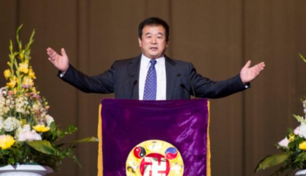 2013年5月19日,法轮功创始人李洪志先生在纽约法会上发表演讲。(图片来源:戴兵/大纪元)