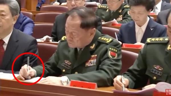 央视的画面年出现军委副主席张又侠的官帮镜头。(视频截图)