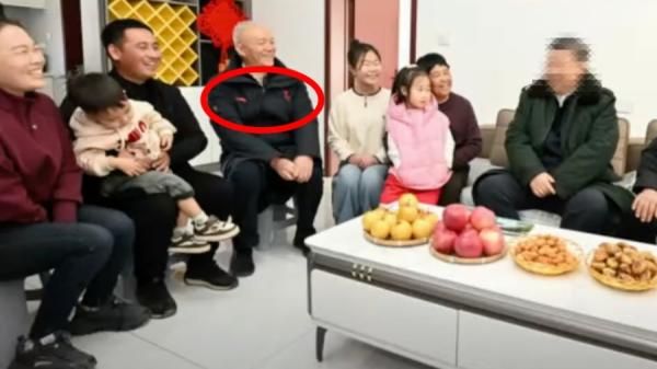 明年是习近平的本命年,观察家认为是习近平下令蔡奇挂“红布条”,以为了趋吉避凶。(视频截图)