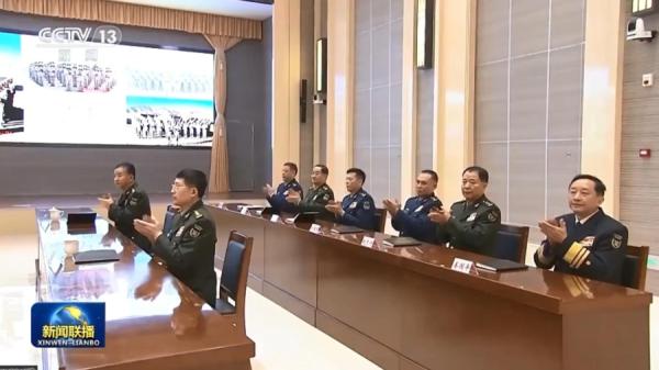 大老远来一趟真不容易,习近平远赴北部战区,却选择了看视频(图片来源:视频截图)