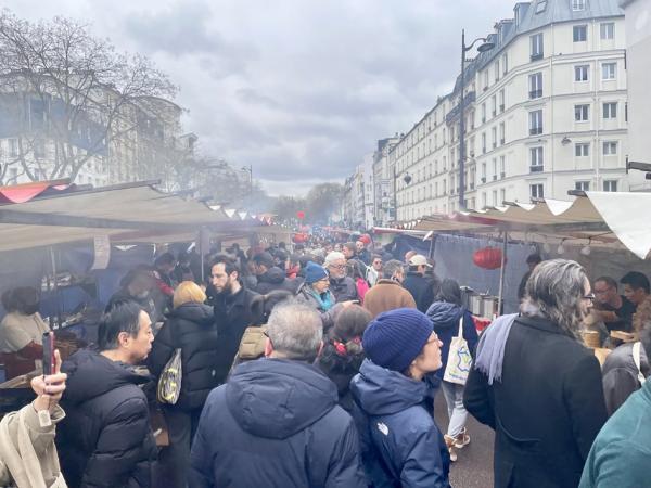 美食市场(摄影:林莲怡/看中国)