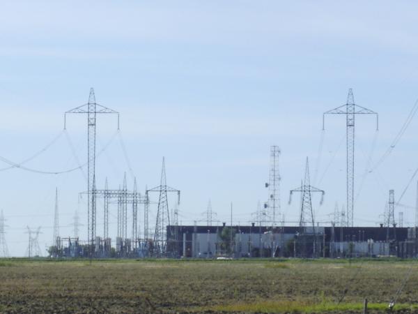 高压直流输电网络(J. Lindsay/Wikipedia/CC BY-SA 3.0)