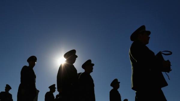 中共军队代表参加在北京举行的全国人民代表大会（NPC）开幕前会议。（图片来源：Feng Li/Getty Images）