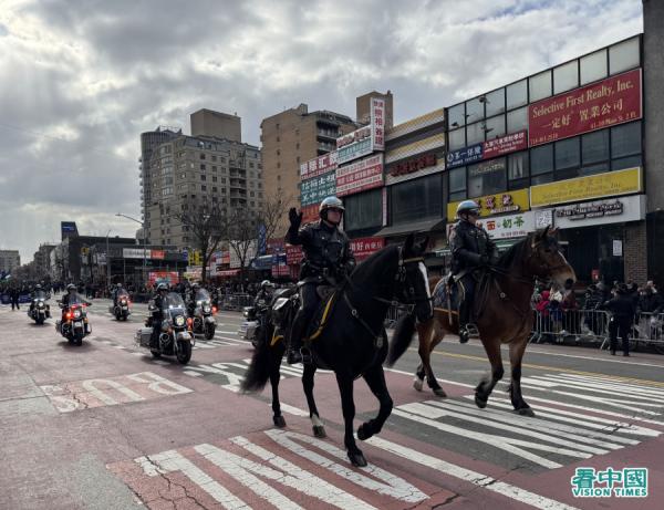 2025年2月1日,中国新年乙巳年大年初四,在纽约最大华人居住区法拉盛,纽约市举行庆贺中国新年大游行。(看中国摄影:柳笛)