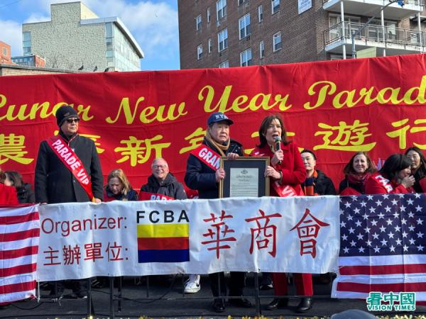2025年2月1日,中国新年乙巳年大年初四,在纽约最大华人居住区法拉盛,纽约市举行庆贺中国新年大游行。(看中国摄影:柳笛)